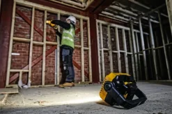 Discount 18V XR DCL077-XJ arbejdslampe, 2000 lumen, uden batteri Projektører