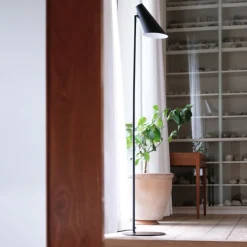 Cale gulvlampe, sort Gulvlamper|Dyberg Larsen