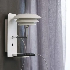 Sale DL20 væglampe med USB, hvid Dyberg Larsen