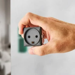 Discount Curveline stikkontakt med jord, 1 modul, Stikkontakter