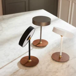 Outlet On The Move genopladelig bordlampe, Genopladelige Lamper|Halo Design