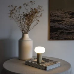 Discount Antibes Mini genopladelig bordlampe, Udendørs Bordlamper|Genopladelige Lamper
