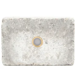 Light By Juhl holmegaardsten med Cosmos messing spot, 14x21x5,5 cm, Udendørs Spots