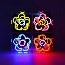 Daisy neonskilt, Neonskilte