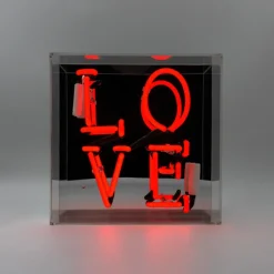 Outlet Love neonskilt, Neonskilte