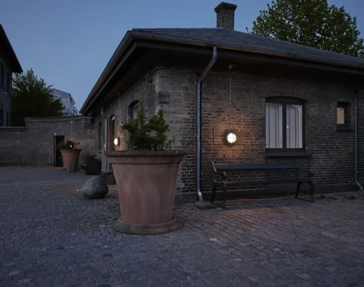 skotlampe, 3000K, uafskærmet, opal aluminium Louis Poulsen