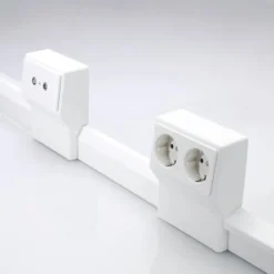 Outlet 2 meter fodpanel, SL 20/70 mm, hvid Kabelkanaler