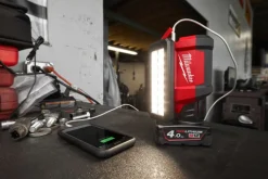 Sale M12 PAL-0 arbejdslampe, 700 lumen Projektører