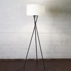 Hot Uptown gulvlampe, sorte ben og råhvid skærm Gulvlamper