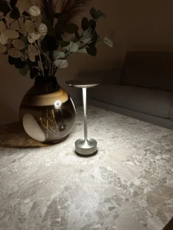 Discount Nordic Light Skagen genopladelig bordlampe, Genopladelige Lamper|Udendørs Batterilamper