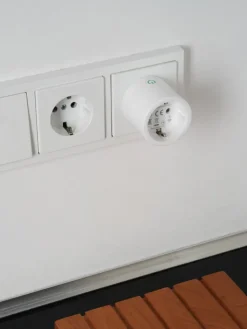 Clearance Smart+ Wifi stikkontakt med energimåler Smart Plugs
