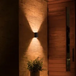 Outlet Resonate udendørs væglampe, Udendørs Væglamper|Philips Hue