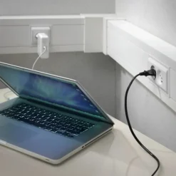 Outlet Signa installationskanal med låg, 70/130 mm, perlehvid Kabelkanaler