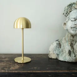 Outlet Tim genopladelig bordlampe, messing, 30 cm Udendørs Bordlamper|Genopladelige Lamper