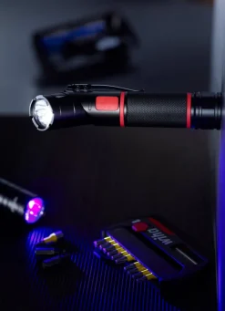 lommelygte med LED, laser og UV-lys Lommelygter