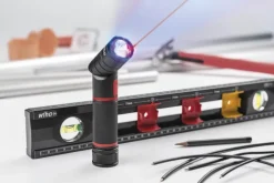 lommelygte med LED, laser og UV-lys Lommelygter